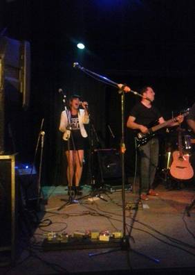 El Gran Concierto en el Cielo, con LA VOZ de Melanie + el bajo de Javier Beleni