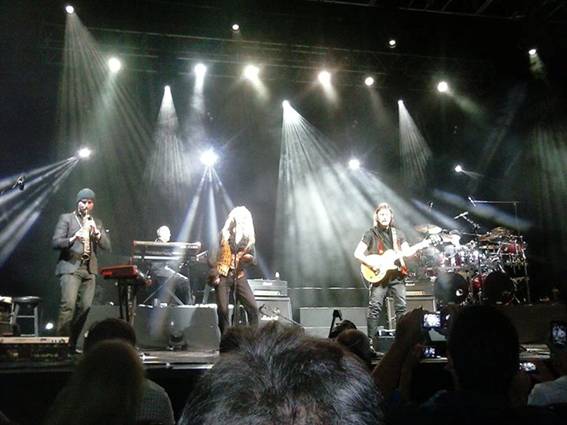 Siguen las postales del show.