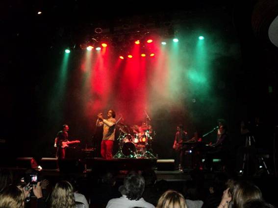 Comienzo del show por The Past